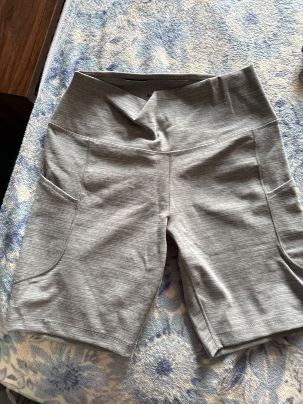 NIKE NEVER WORN Women’s High-Waist Gray Performance Bike Shorts size L